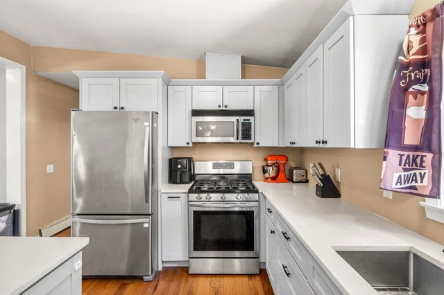 9 Dee Dee Drive, Sandown, NH 03873