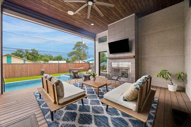 1335 Du Barry Lane, Houston, TX 77018