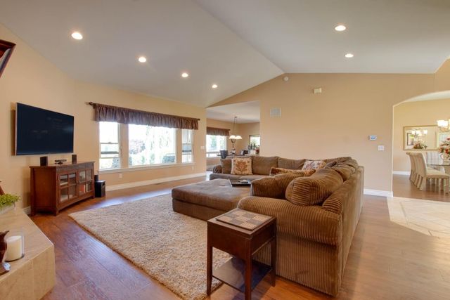 303 Taryn Court, Hollister, CA 95023