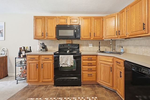 510 Ridgefield Cir C, Clinton, MA 01510