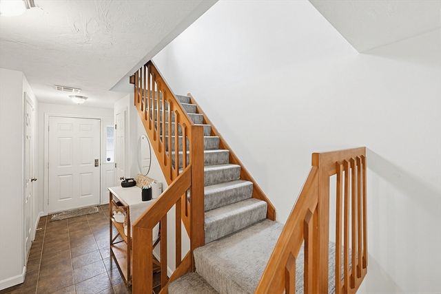 510 Ridgefield Cir C, Clinton, MA 01510