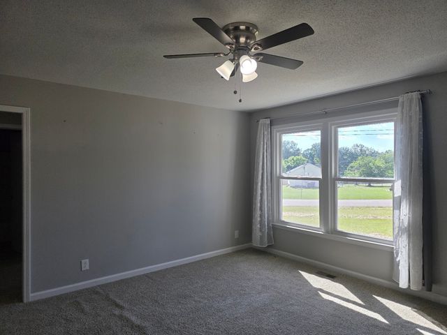 986 May Apple Dr, Clarksville, TN 37042