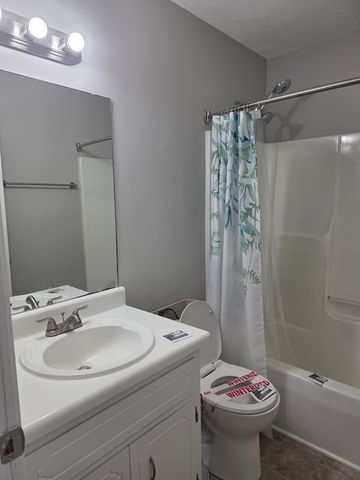 986 May Apple Dr, Clarksville, TN 37042