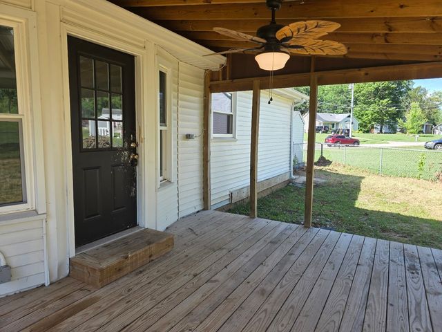 986 May Apple Dr, Clarksville, TN 37042