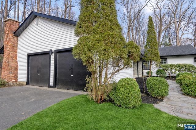 7 Winding Way, Belvidere, NJ 07823