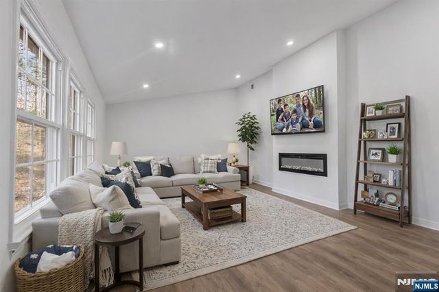 7 Winding Way, Belvidere, NJ 07823