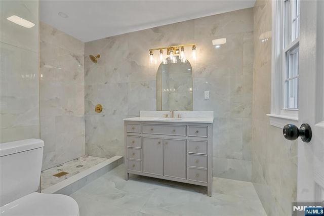 7 Winding Way, Belvidere, NJ 07823