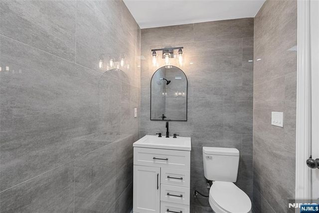 7 Winding Way, Belvidere, NJ 07823