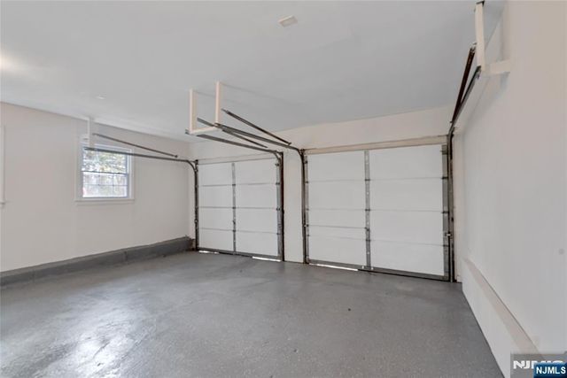 7 Winding Way, Belvidere, NJ 07823