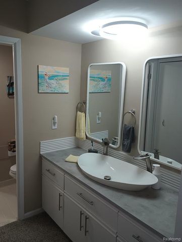 34432 Jefferson Avenue, Harrison Twp, MI 48045