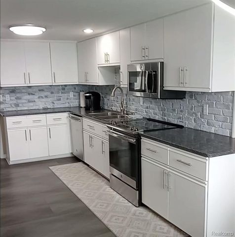 34432 Jefferson Avenue, Harrison Twp, MI 48045
