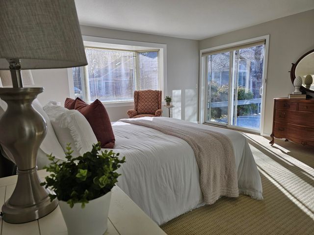 16 Walden Pond Drive, Nashua, NH 03064