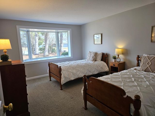 16 Walden Pond Drive, Nashua, NH 03064