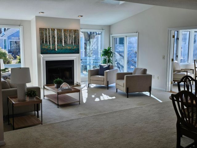 16 Walden Pond Drive, Nashua, NH 03064