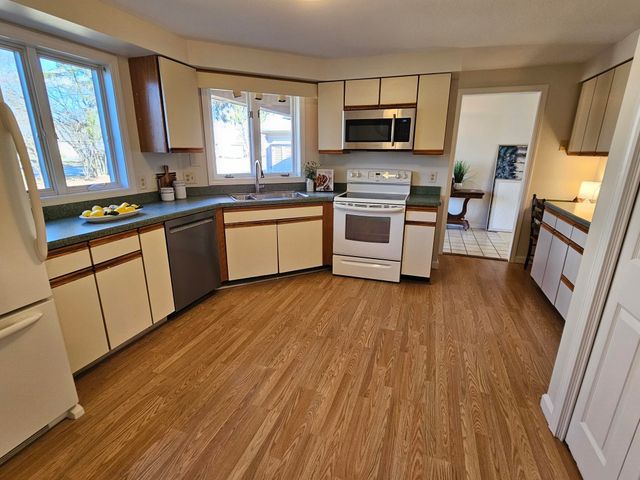 16 Walden Pond Drive, Nashua, NH 03064