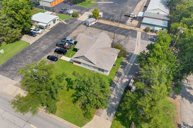 1224 W 6th Ave, El Dorado, KS 67042