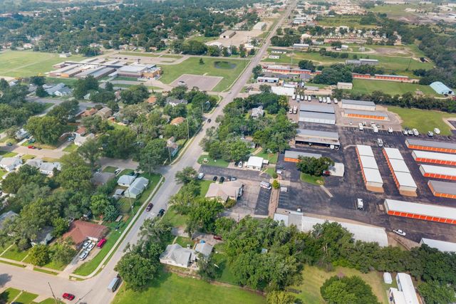 1224 W 6th Ave, El Dorado, KS 67042