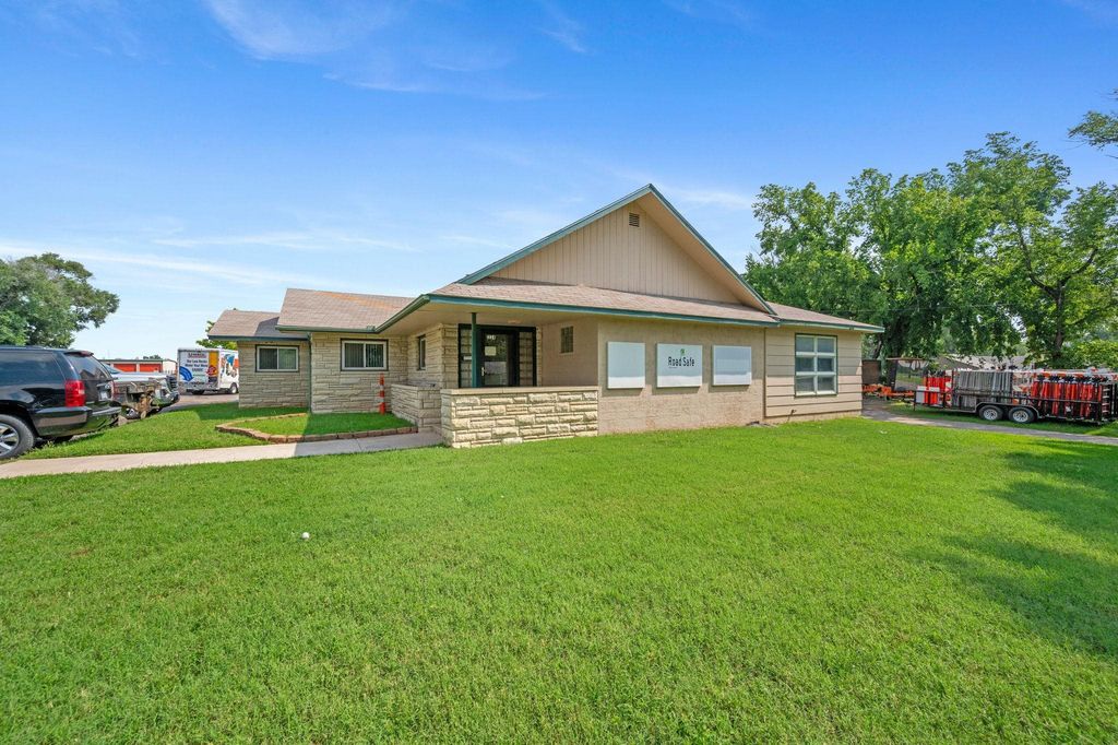1224 W 6th Ave, El Dorado, KS 67042