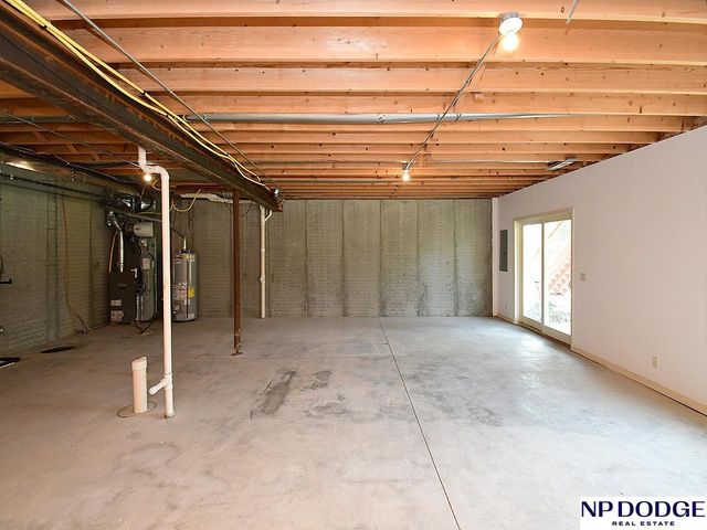 9217 Arcadia Avenue, Omaha, NE 68134