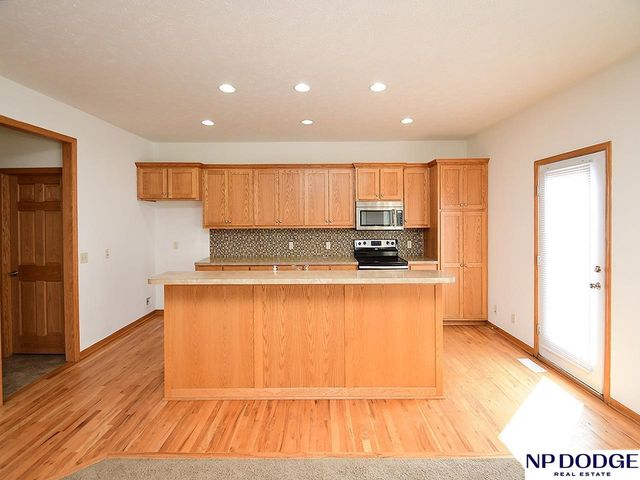 9217 Arcadia Avenue, Omaha, NE 68134