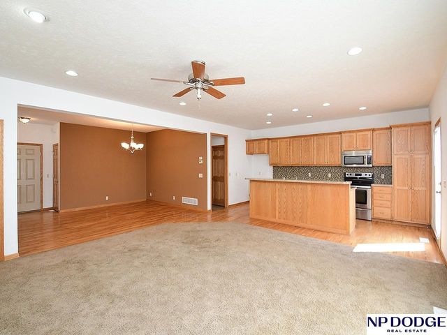 9217 Arcadia Avenue, Omaha, NE 68134