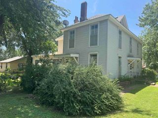 403 E 11th Ave, Winfield, KS 67156