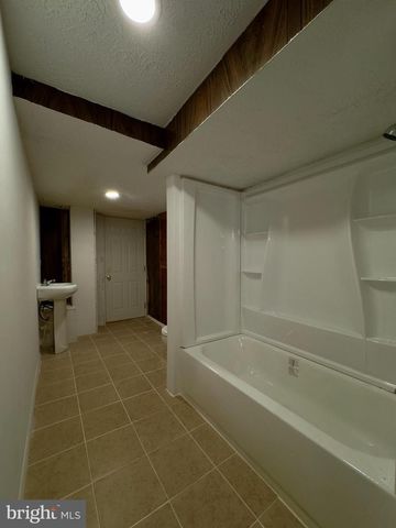5676 UTRECHT RD, Baltimore, MD 21206