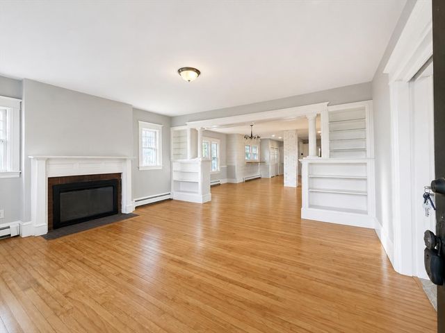 186 Prospect St, Leominster, MA 01453