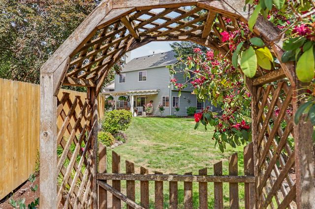 575 Carriage Court, Jacksonville, OR 97530