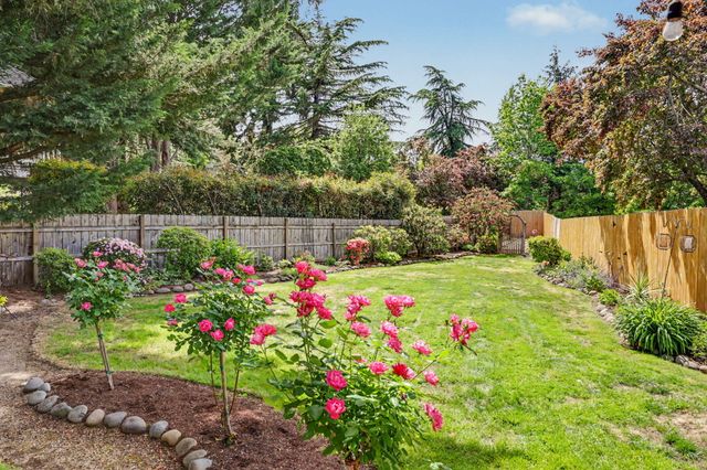575 Carriage Court, Jacksonville, OR 97530