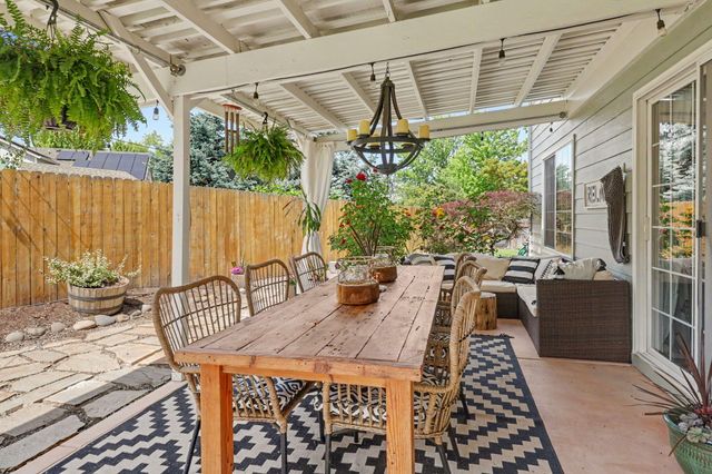 575 Carriage Court, Jacksonville, OR 97530