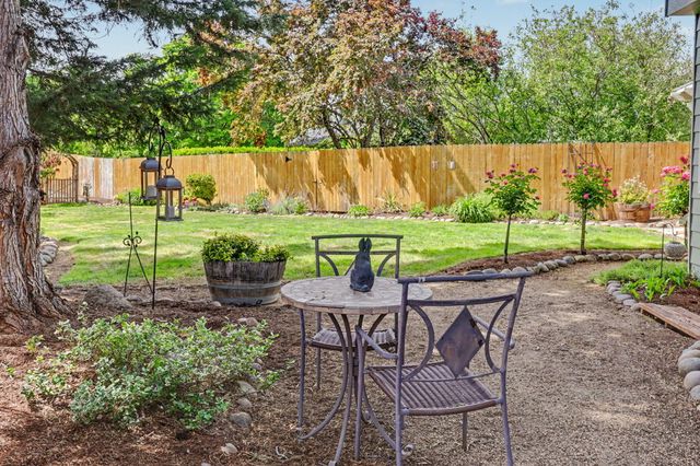 575 Carriage Court, Jacksonville, OR 97530