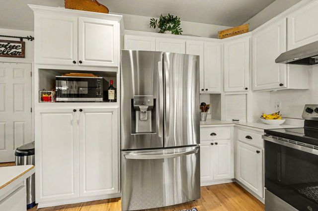 575 Carriage Court, Jacksonville, OR 97530