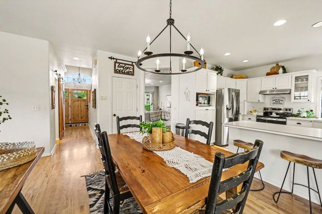 575 Carriage Court, Jacksonville, OR 97530