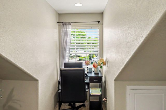 575 Carriage Court, Jacksonville, OR 97530