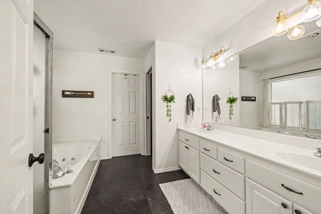575 Carriage Court, Jacksonville, OR 97530