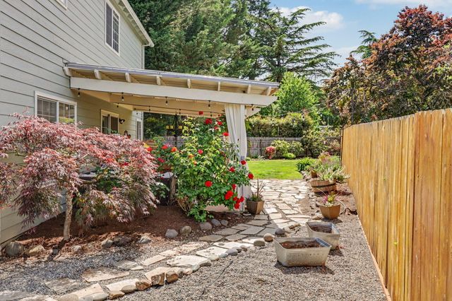 575 Carriage Court, Jacksonville, OR 97530