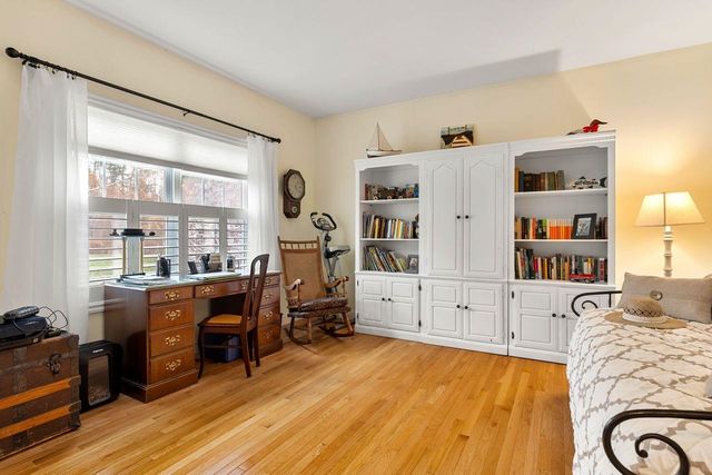 12 Mill Pond Road, Brentwood, NH 03833