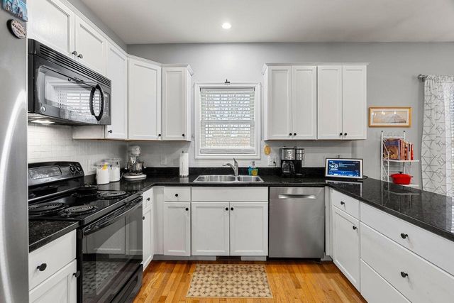 12 Mill Pond Road, Brentwood, NH 03833