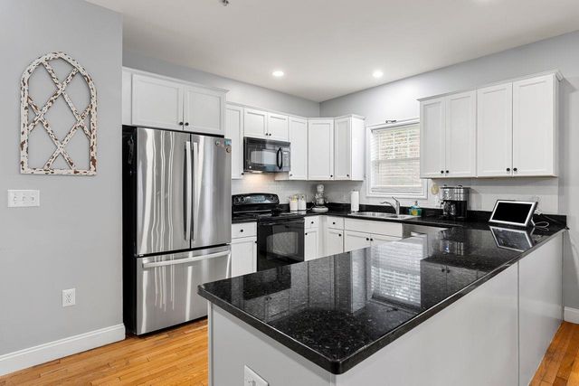 12 Mill Pond Road, Brentwood, NH 03833