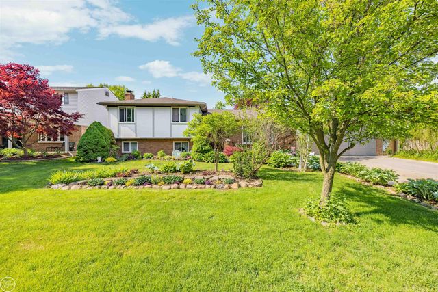 28329 E Blom Drive, Harrison Twp, MI 48045