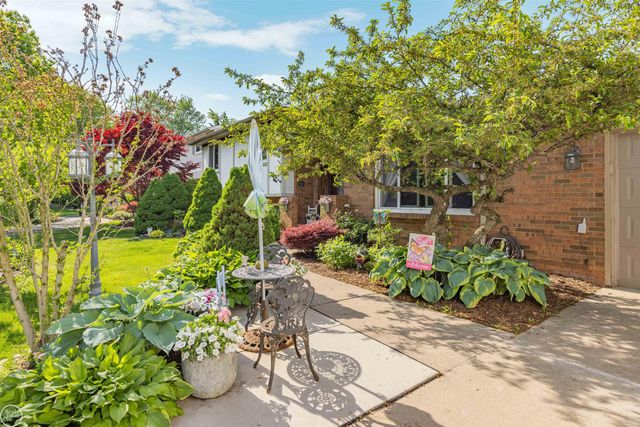 28329 E Blom Drive, Harrison Twp, MI 48045