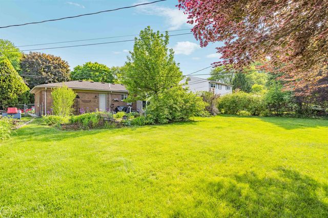 28329 E Blom Drive, Harrison Twp, MI 48045