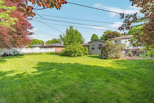 28329 E Blom Drive, Harrison Twp, MI 48045