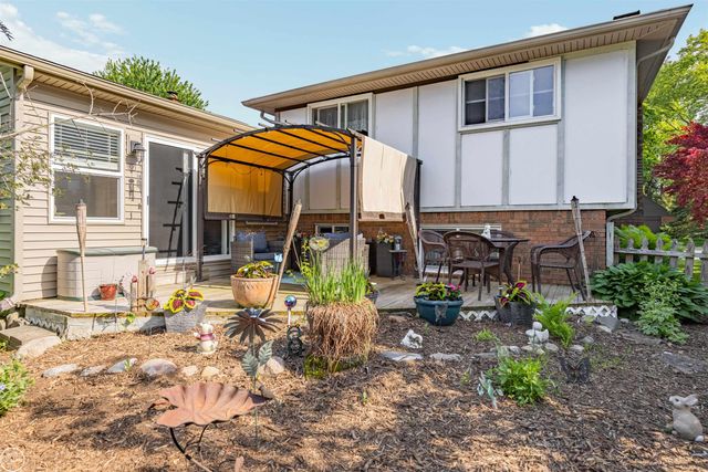 28329 E Blom Drive, Harrison Twp, MI 48045