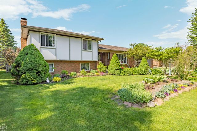 28329 E Blom Drive, Harrison Twp, MI 48045