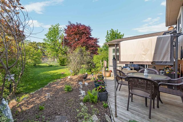 28329 E Blom Drive, Harrison Twp, MI 48045