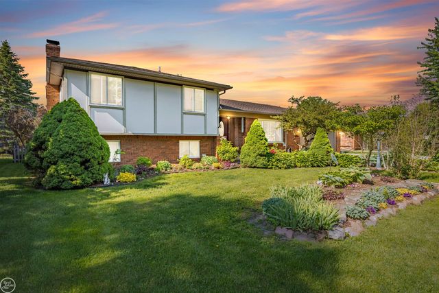 28329 E Blom Drive, Harrison Twp, MI 48045