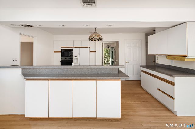 223 Red Fox Road, Stamford, CT 06903