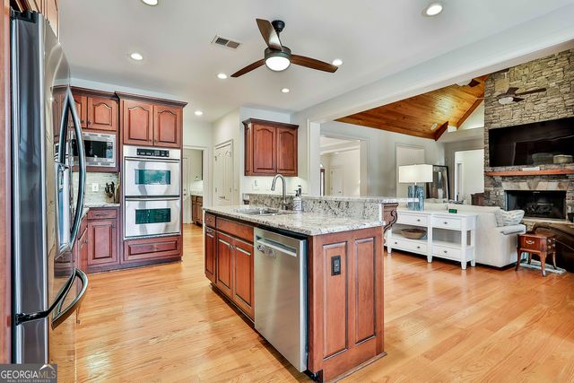 165 Sandy Lake Circle, Fayetteville, GA 30214